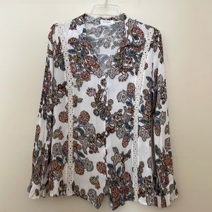 Blu Pepper. V neck button down blouse